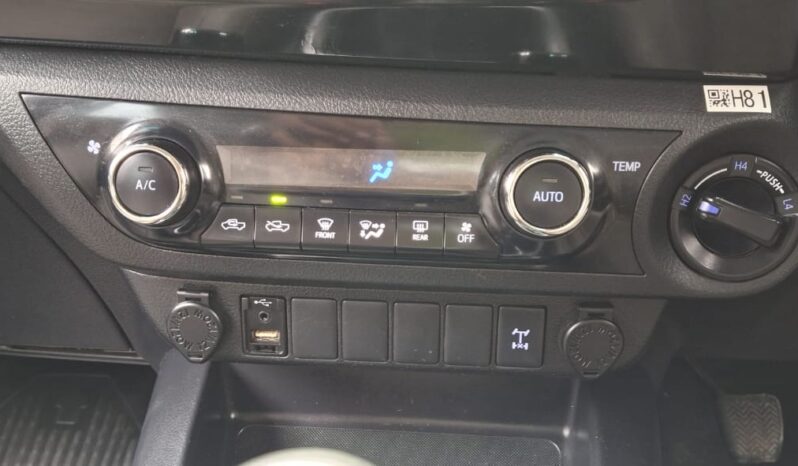 
								TOYOTA HILUX full									