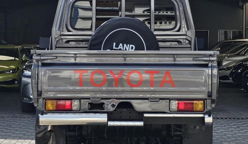 
								TOYOTA  LAND CRUISER 79 full									