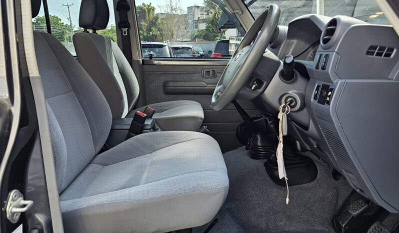 
								TOYOTA  LAND CRUISER 79 full									