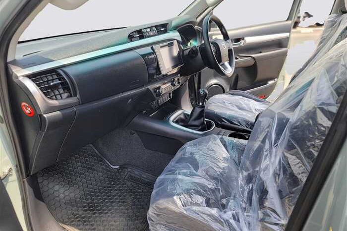 
								TOYOTA HILUX 2018 (58 120KM) full									
