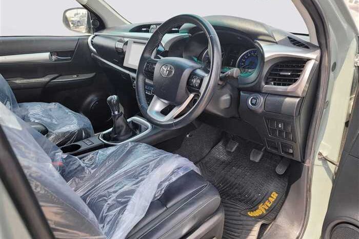 
								TOYOTA HILUX 2018 (58 120KM) full									