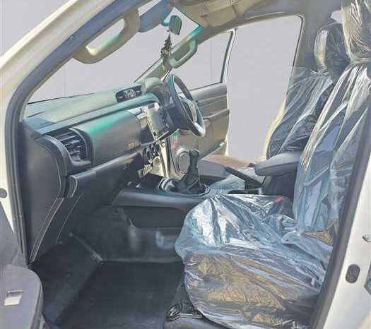 
								TOYOTA HILUX 2021 (76000KM) full									