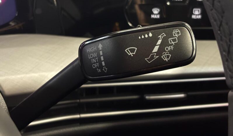
								Volkswagen Golf Hatchback 2024 (9656KM) full									
