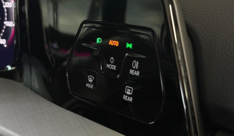 
								Volkswagen Golf Hatchback 2024 (9656KM) full									
