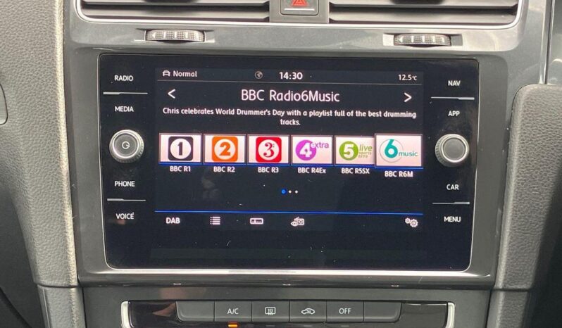 
								Volkswagen Golf 2018 (64374KM) full									