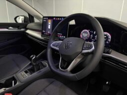 
										Volkswagen Golf Hatchback 2024 (9656KM) full									