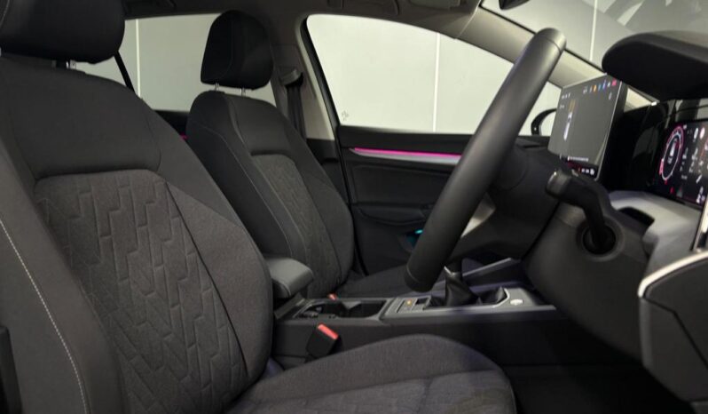 
								Volkswagen Golf Hatchback 2024 (9656KM) full									