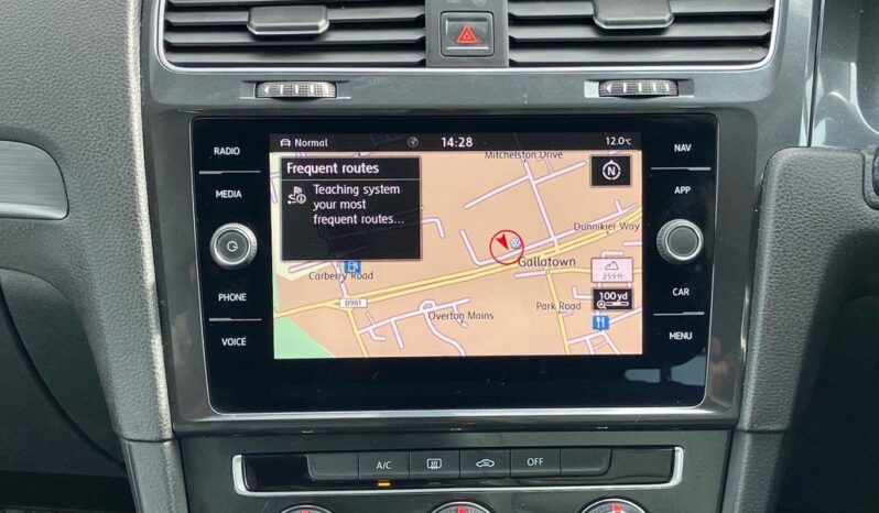 
								Volkswagen Golf 2018 (64374KM) full									