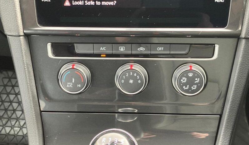 
								Volkswagen Golf 2018 (64374KM) full									