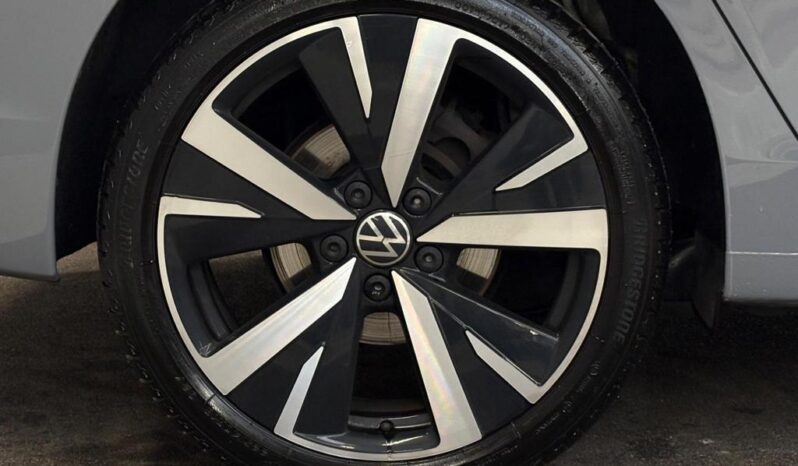 
								Volkswagen Golf Hatchback 2024 (9656KM) full									
