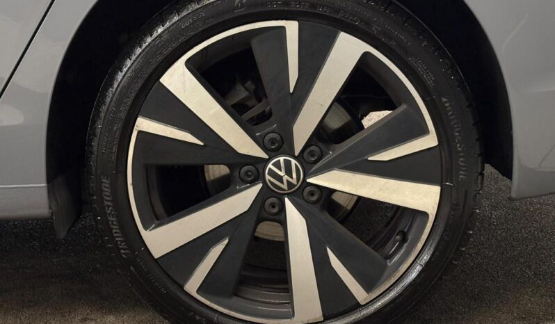 
								Volkswagen Golf Hatchback 2024 (9656KM) full									