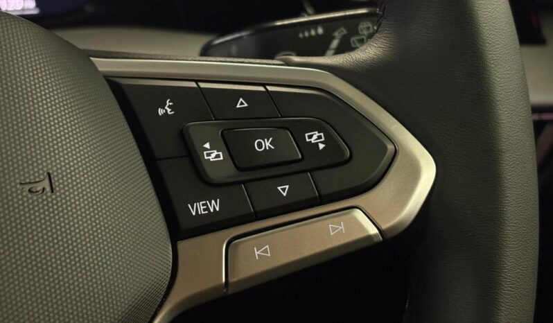 
								Volkswagen Golf Hatchback 2024 (9656KM) full									
