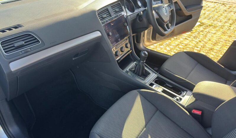 
								Volkswagen Golf 2019(90 205KM) full									