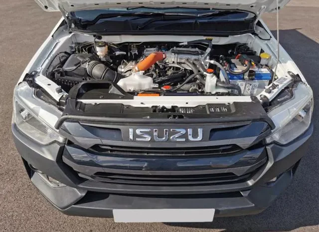 
								ISUZU D-MAX 2024 4,000km full									
