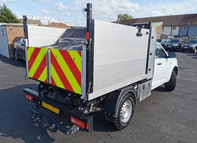 
								ISUZU D-MAX 2024 4,000km full									