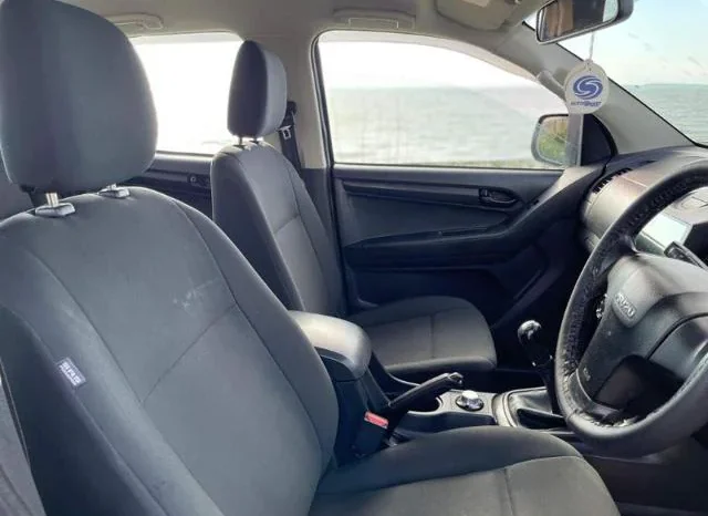 
								ISUZU D-MAX 2018 53,000km full									