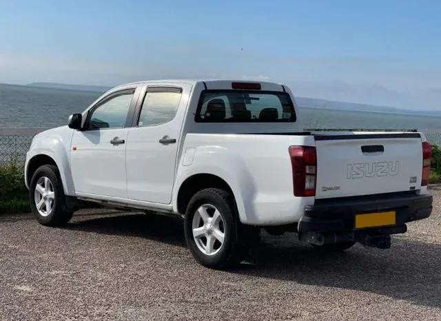 
								ISUZU D-MAX 2018 53,000km full									