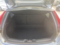 
										Volvo V40 2019 115 872km full									