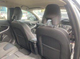 
										Volvo V40 2019 115 872km full									