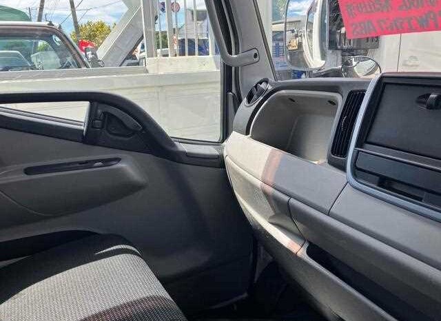 
								Mitsubishi Fuso Canter 2018 (82,248 km) full									