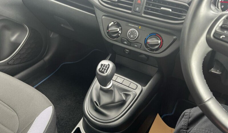 
								Hyundai i10 2022 65,909 km full									