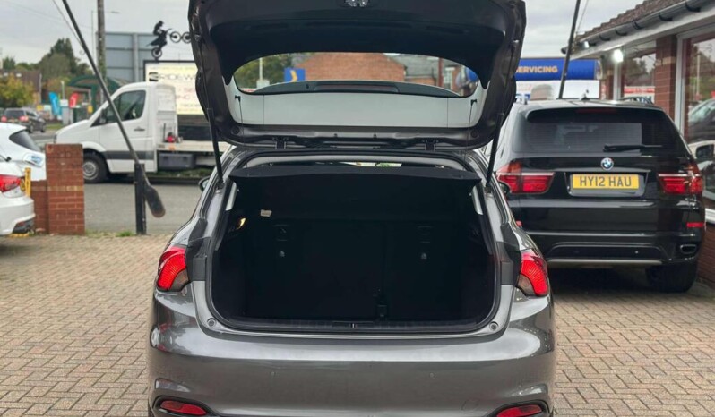 
								Fiat Tipo 2018 101,749 km full									