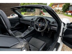 
										Porsche 718 Spyder 9,670km full									