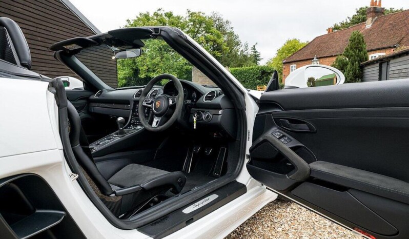 
								Porsche 718 Spyder 9,670km full									