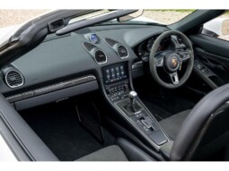 
										Porsche 718 Spyder 9,670km full									