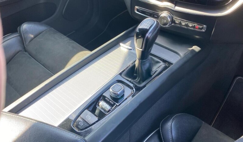 
								Volvo XC60 2018 84,037 km full									