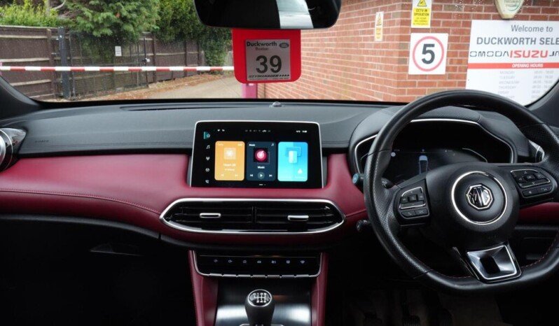 
								MG MG HS 2023 21,858 km full									