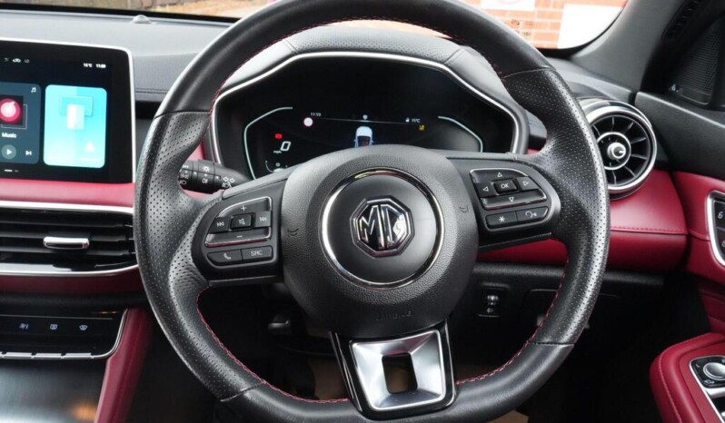 
								MG MG HS 2023 21,858 km full									
