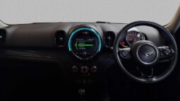 
										MINI Countryman  2018 /134,969 km full									