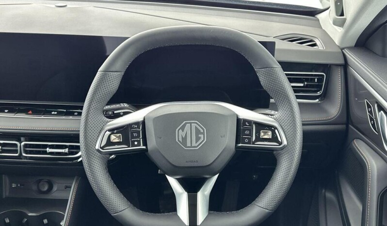 
								MG MG HS 2025 /18,923 km full									