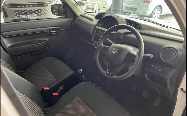 
								Suzuki S-Presso 2025 15 120 km full									