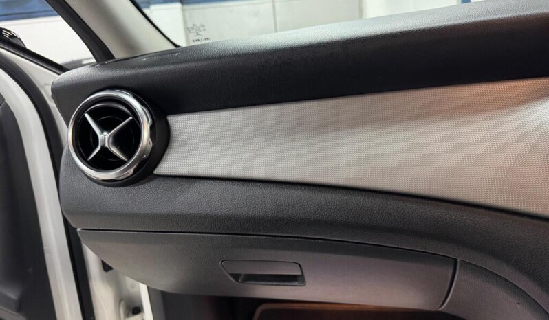 
								Mercedes-Benz GLA 59,550 km) full									