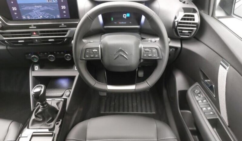
								Citroën C4 2025 46.7 km full									